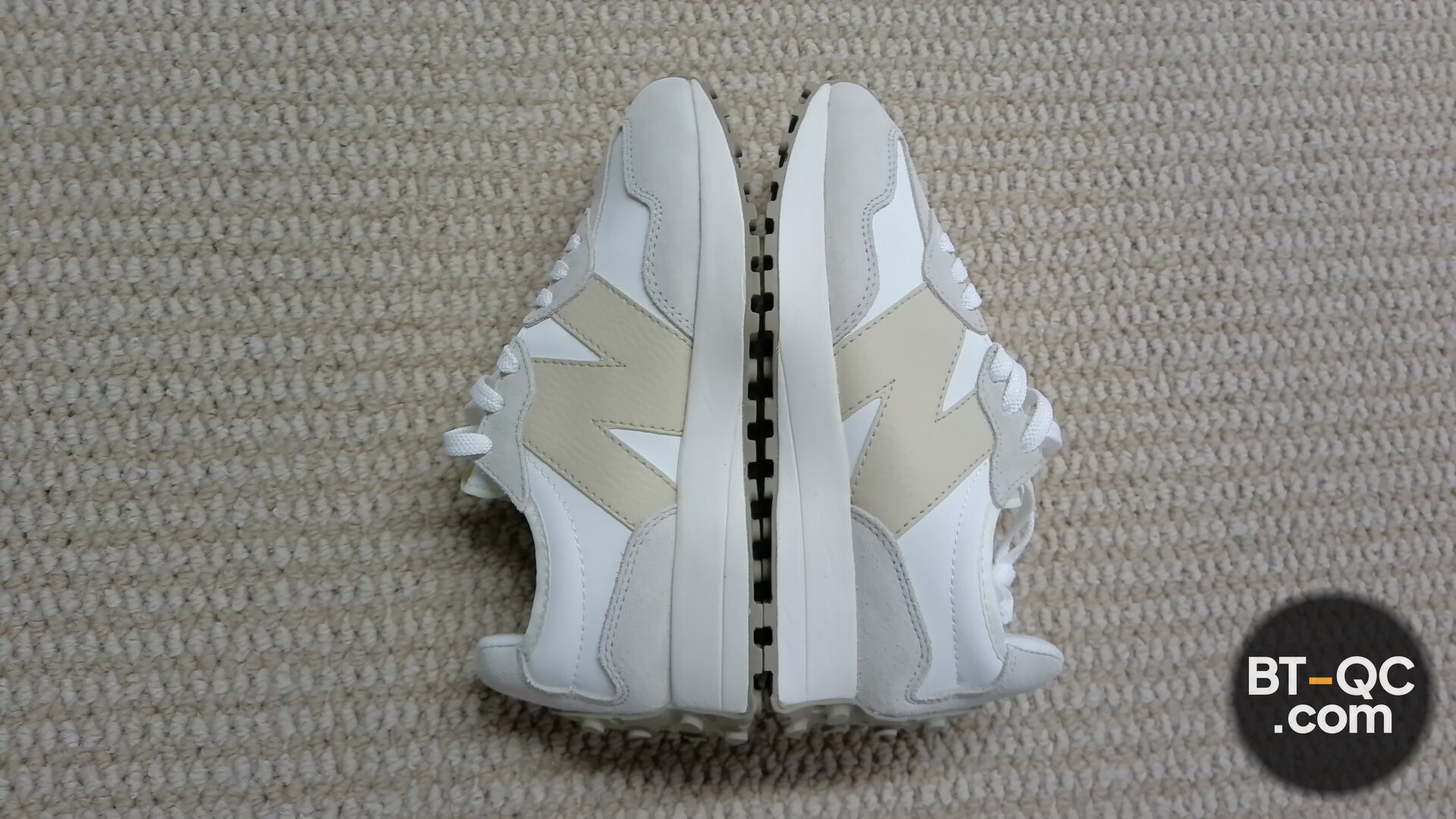 New Balance 327 Sneakers White Beige QC