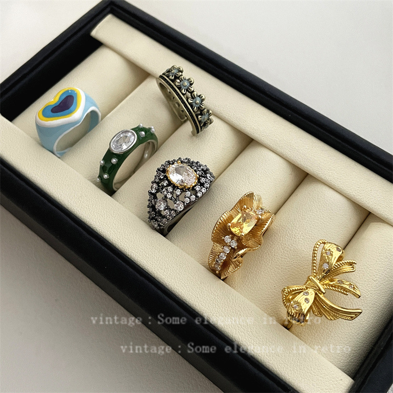 New French Retro Golden Bow Ring Niche Simple Handmade Wire-drawing Pleated Lace Yellow Diamond Finger Ring