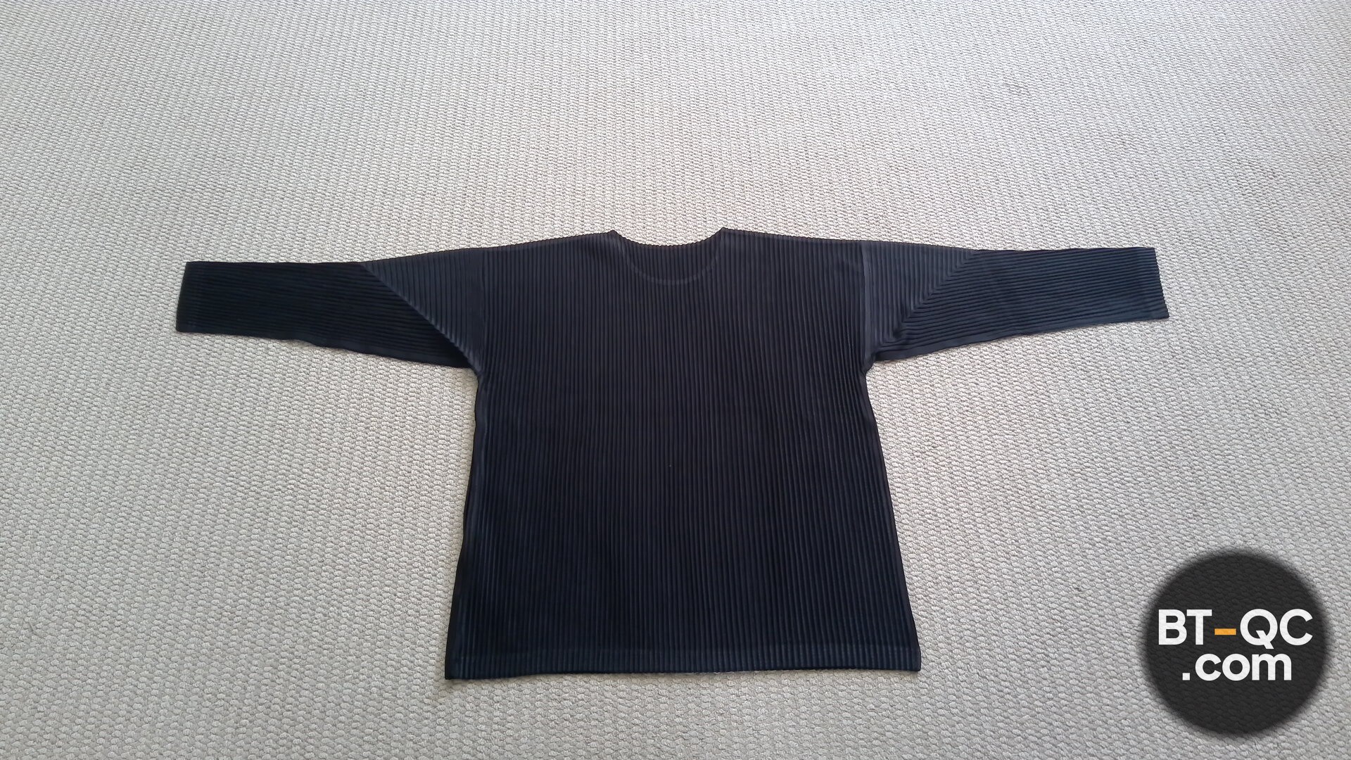 Issey Miyake Pleated Top Black QC