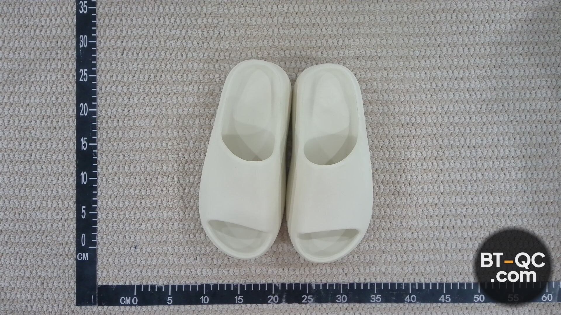 Yeezy Slide Bone QC
