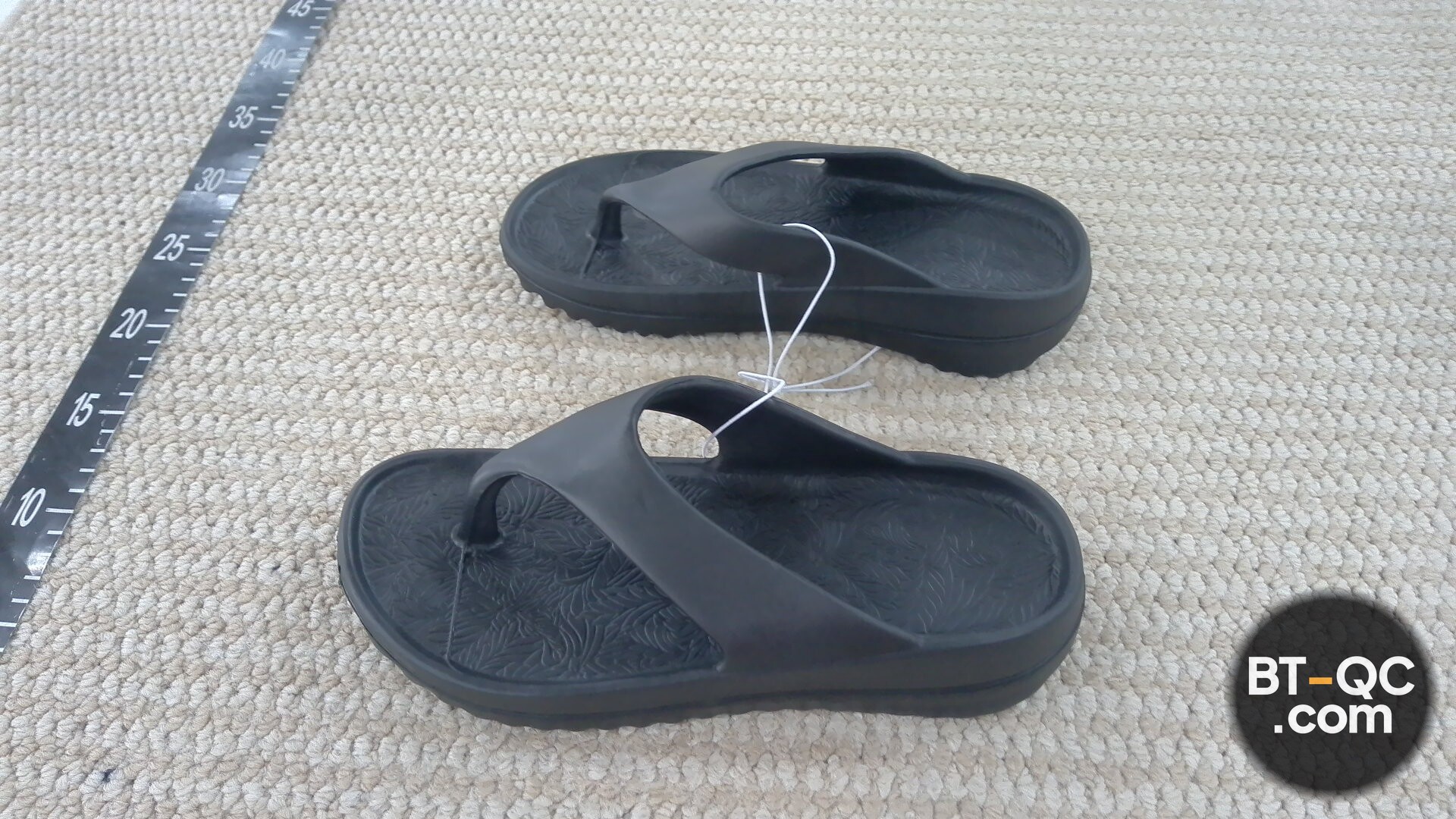 OOFOS OOFOS Black Flip Flops QC
