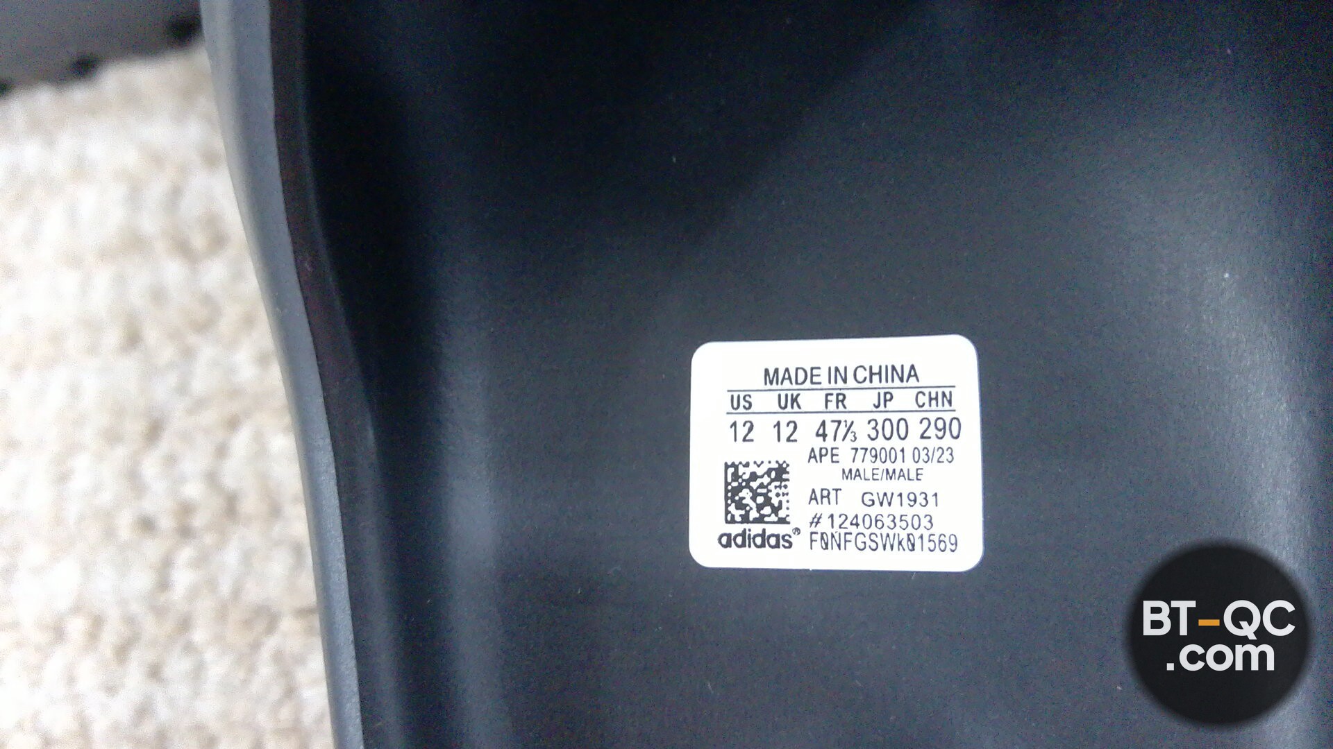 Adidas Yeezy Slide GW1931 Black — foto QC 3