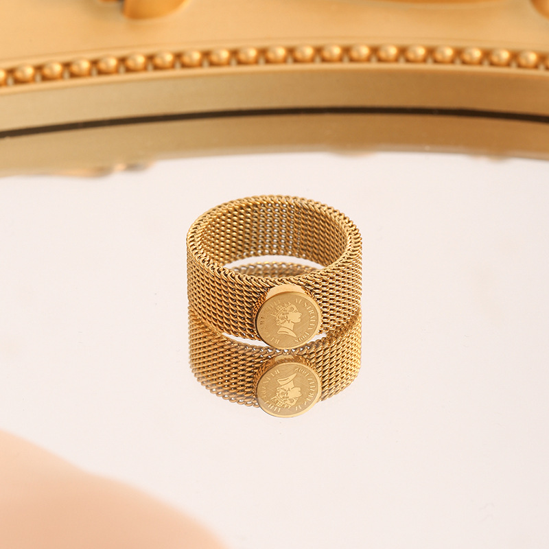 Wash your hands without picking coins Wind Queen's Head Niche Design Advanced Sense French Retro Temperament Middle Finger Ring for Women