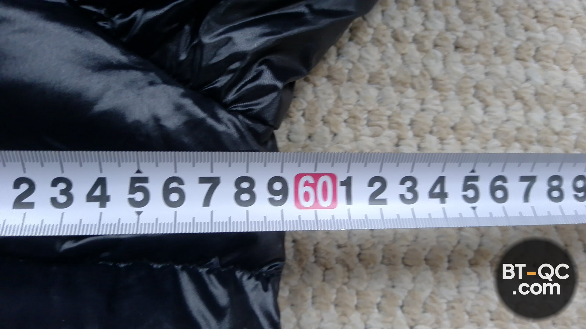 Moncler Black Down Jacket — foto QC 3