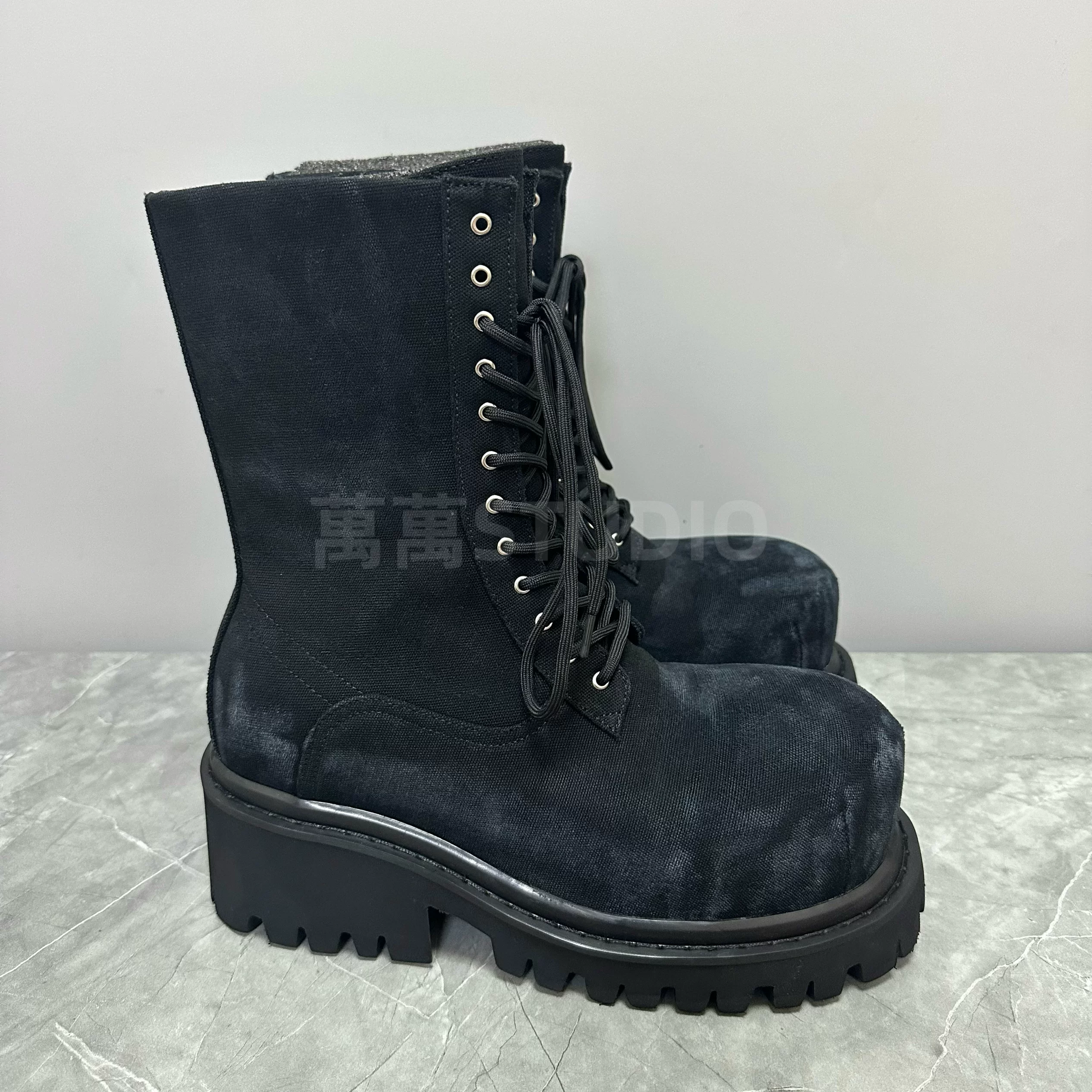 万万STUDIO大圆头战损靴做旧马丁靴复古牛仔布厚底增高破坏靴 Foto QC de TAOBAO na Qualit.ly