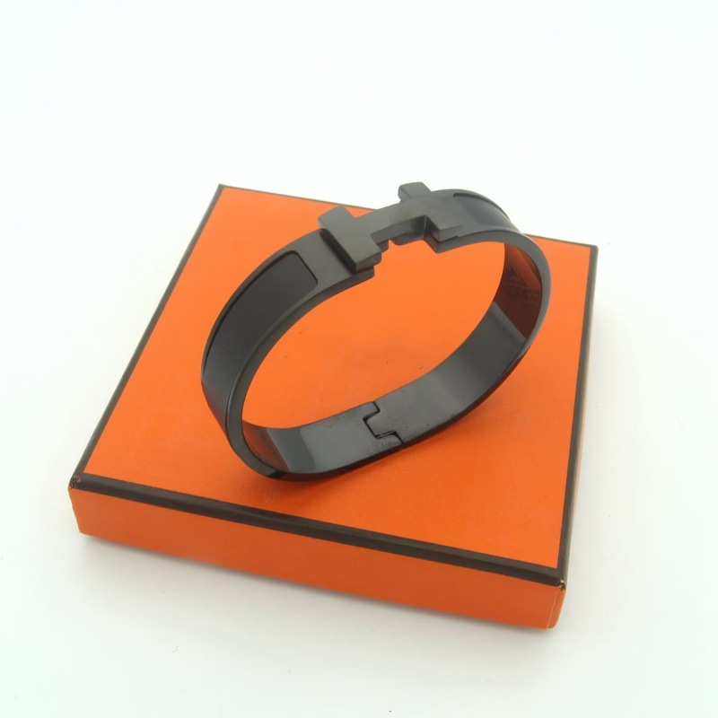 Black Warrior Enamel Letter H12Mm Bracelet for Women Rose Gold Clasp H Bracelet Stainless Steel Letter Bracelet QC photo from 1688 on Qualit.ly