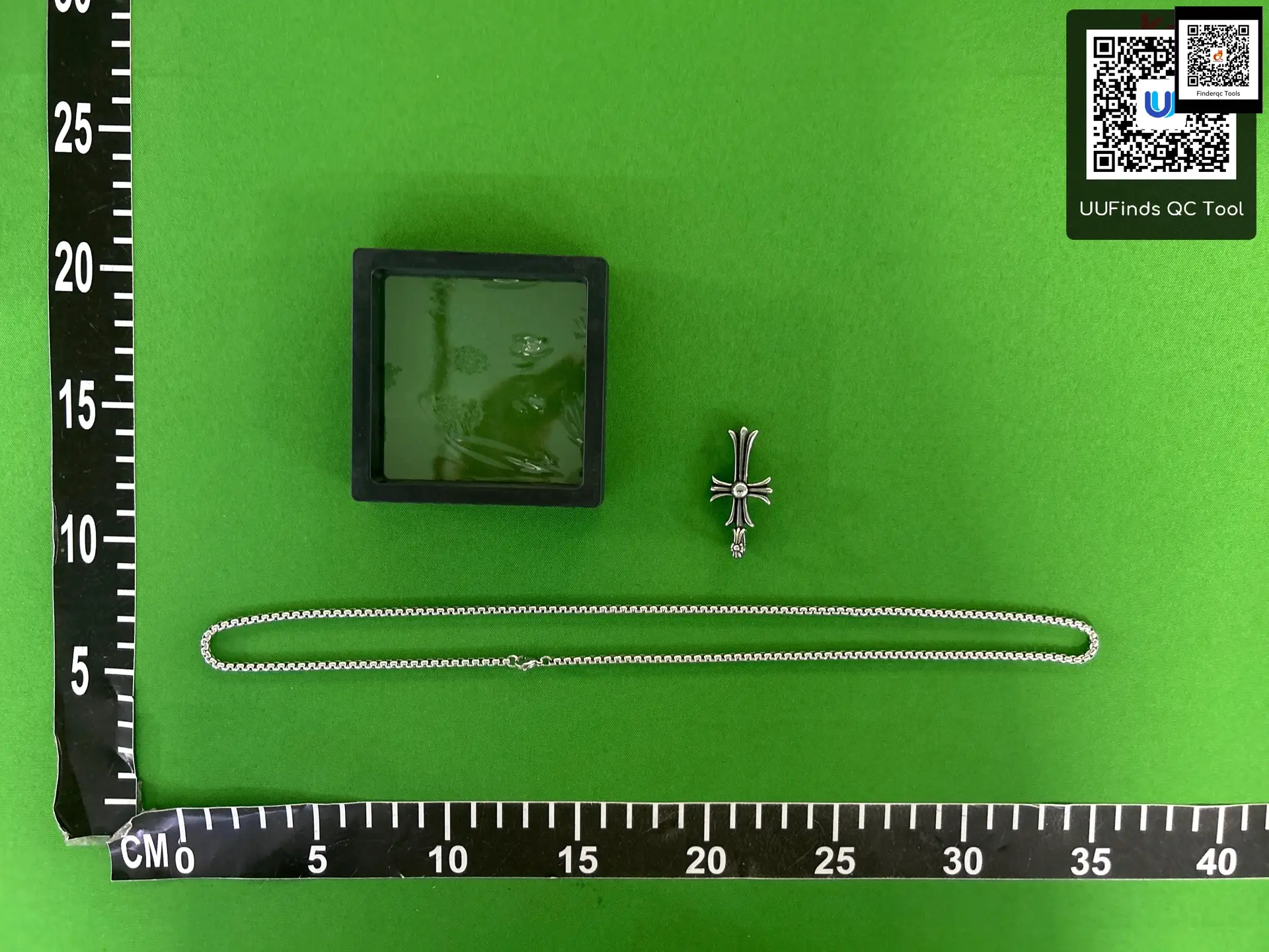 CH necklace, random delivery. No returns or exchanges after shipment.