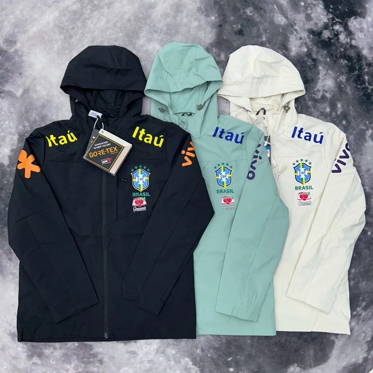 Itaú GORE-TEX Hooded Jacket