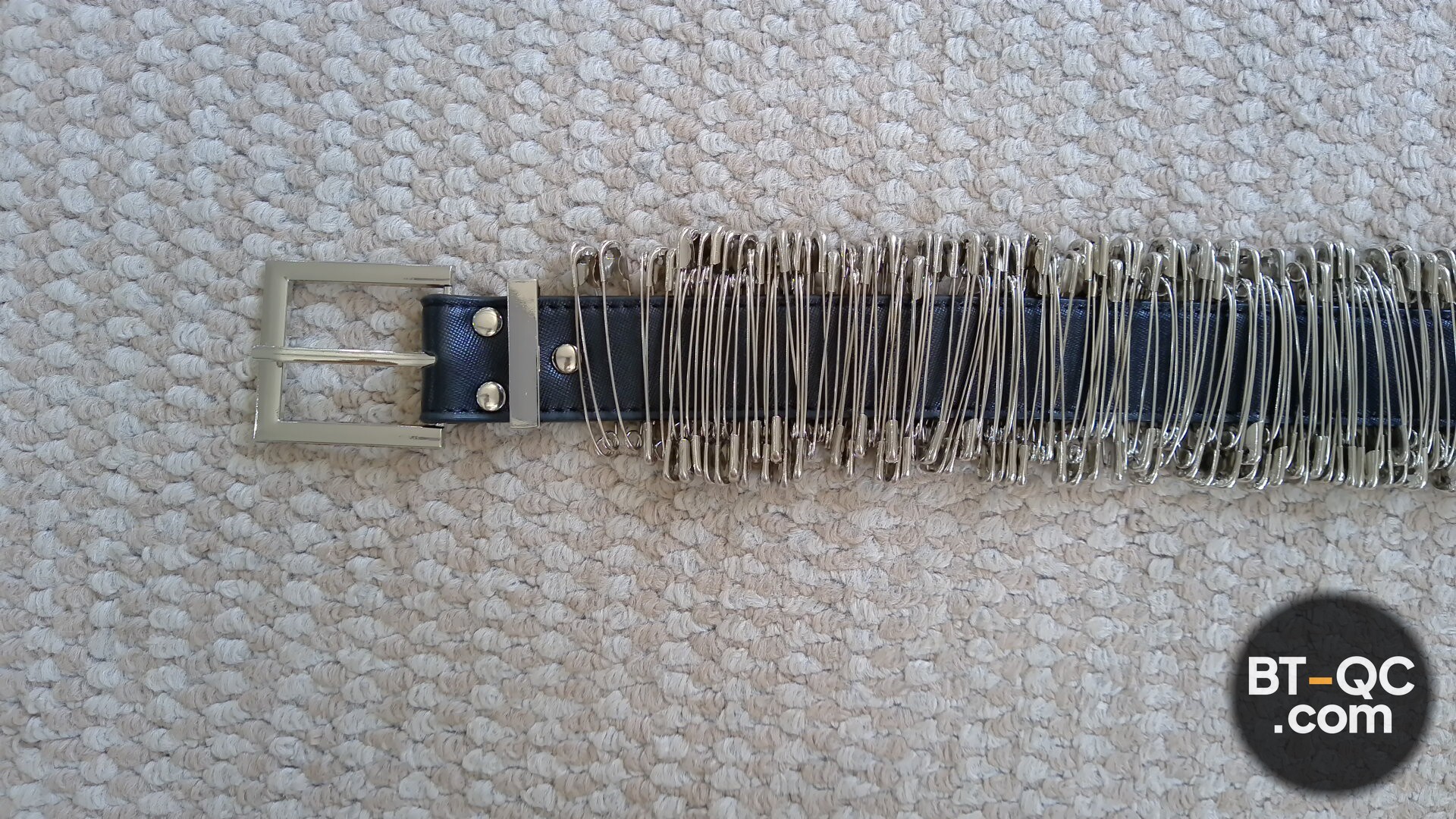 Black Leather Belt with Safety Pins — zdjęcie QC 2