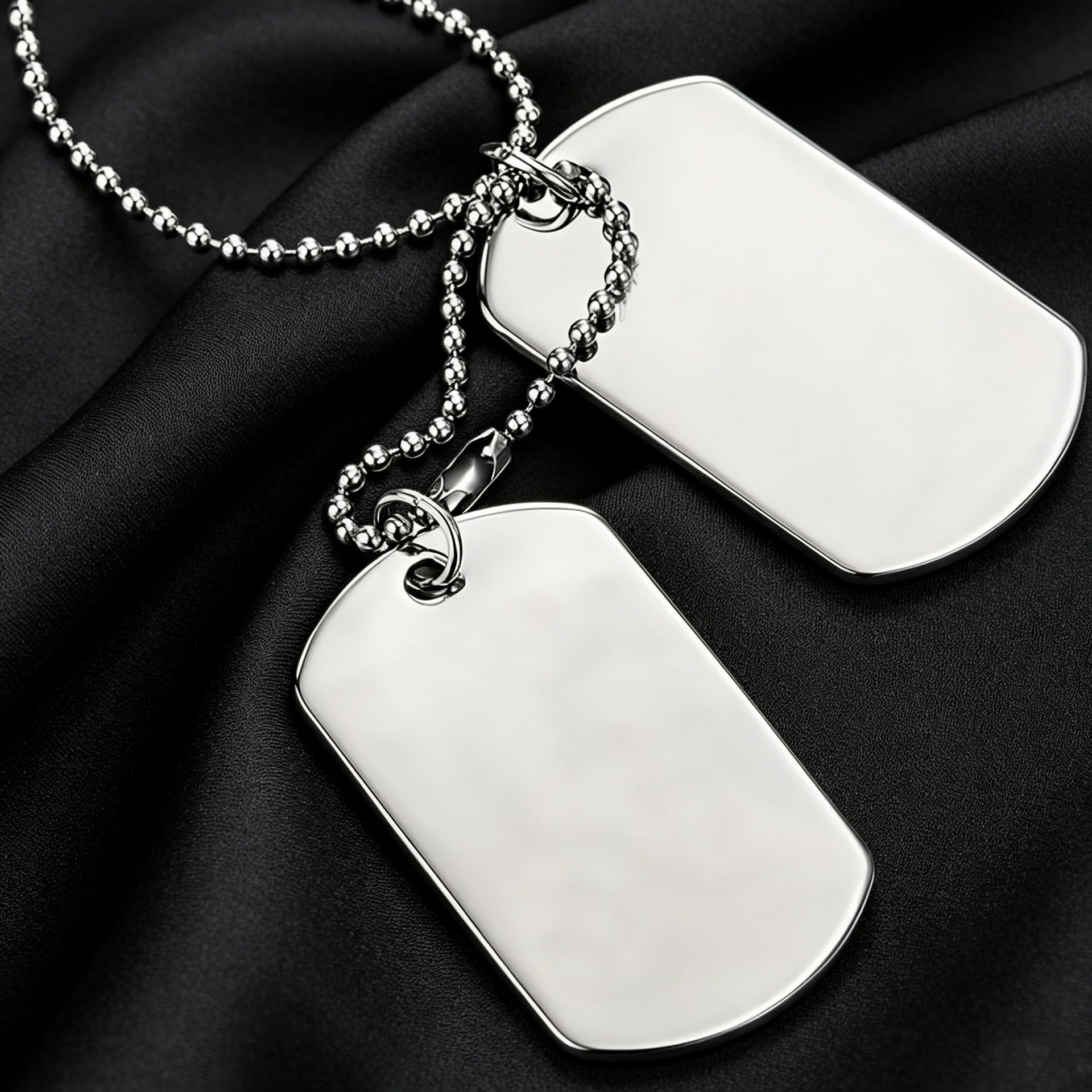 Classic Two-Piece Men's Military Dog Tag Pendant Titanium Steel Ball Chain Necklace, Popular in Europe and America Foto QC de 1688 na Qualit.ly