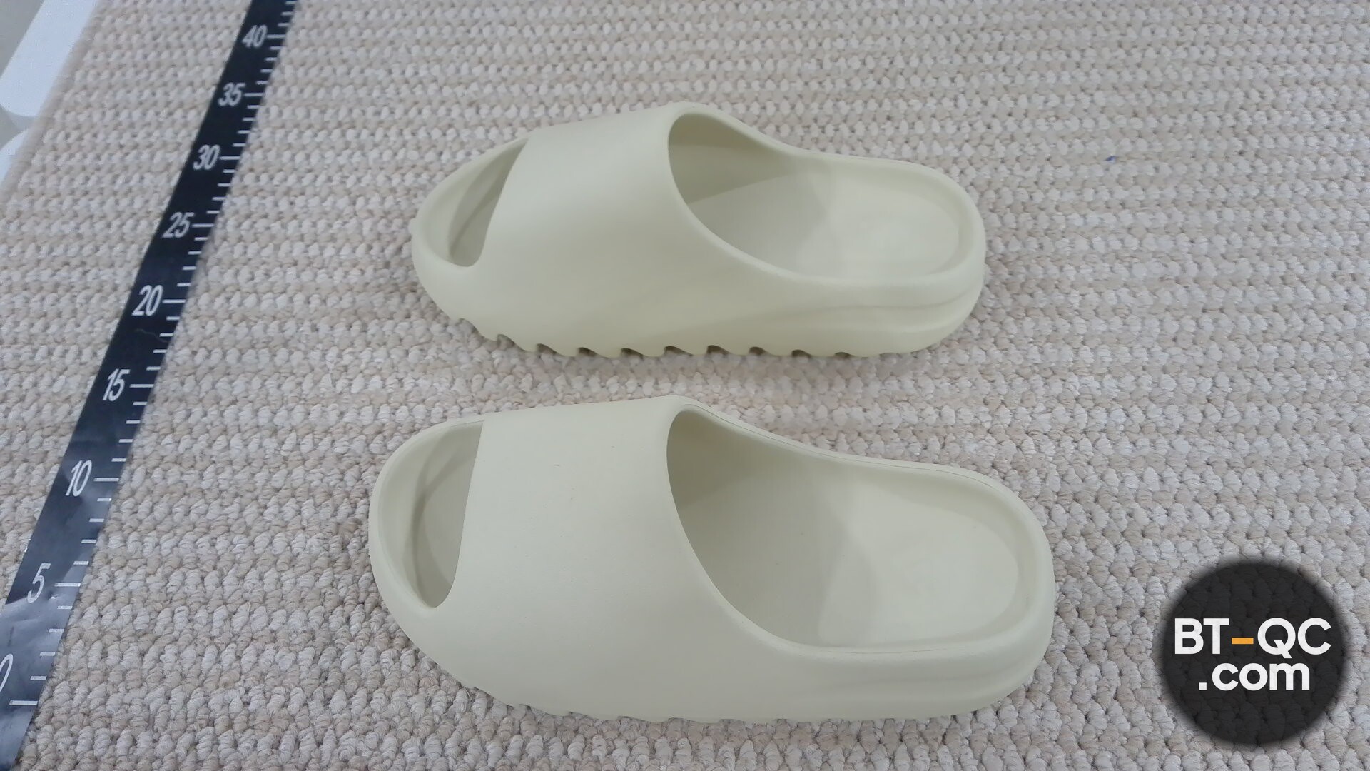 Yeezy Slides Bone QC