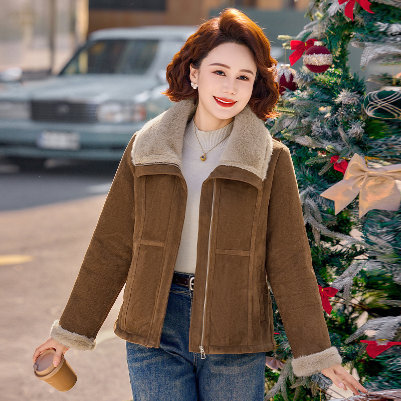 Mom's Winter Coat, Fleece-Lined and Thickened, 2025 New Style Cotton-Padded Jacket, Short Leather and Fur Integrated Coat for Middle-Aged and Elderly Women