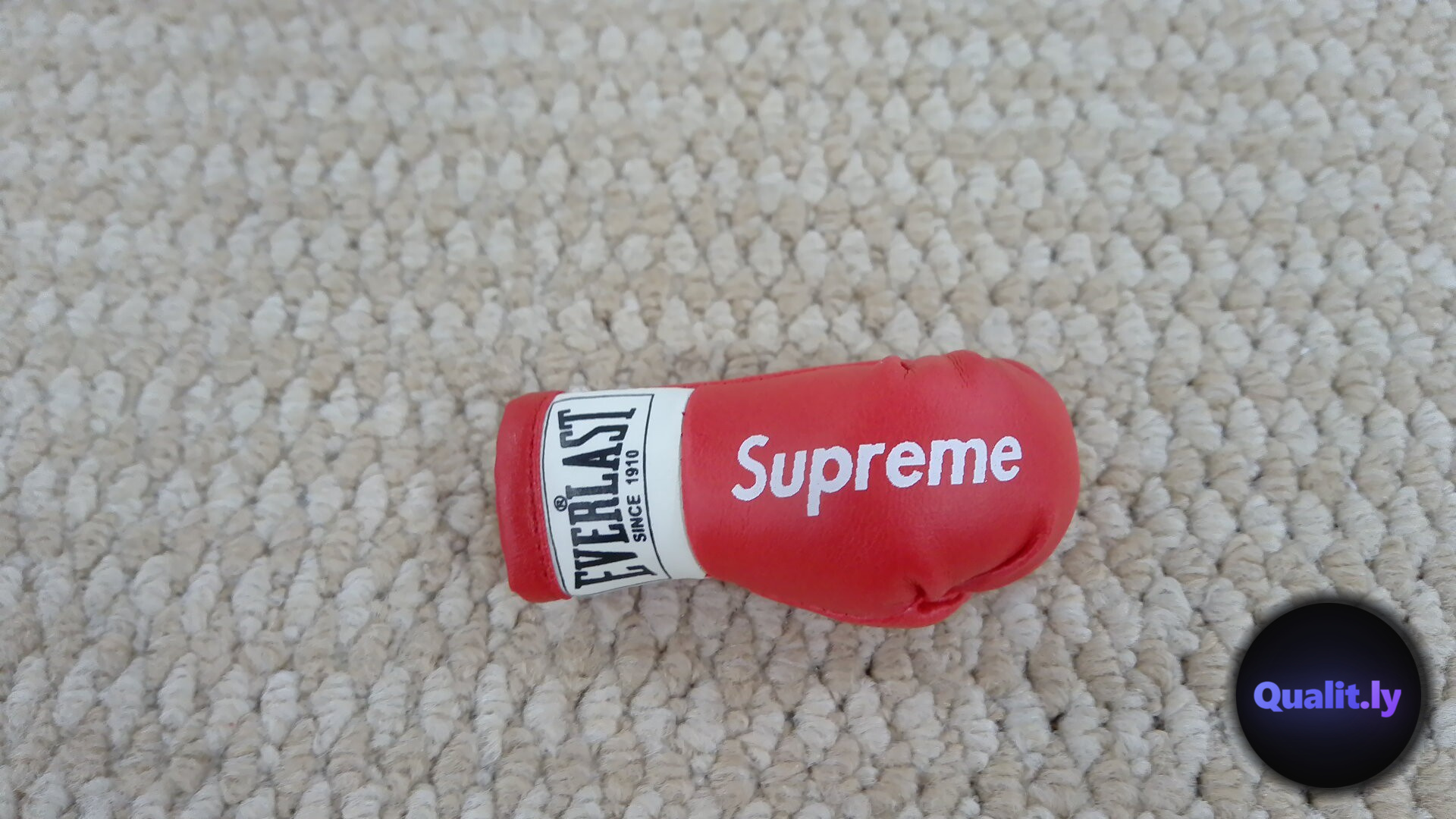 Supreme Everlast Boxing Glove Keychain Red QC