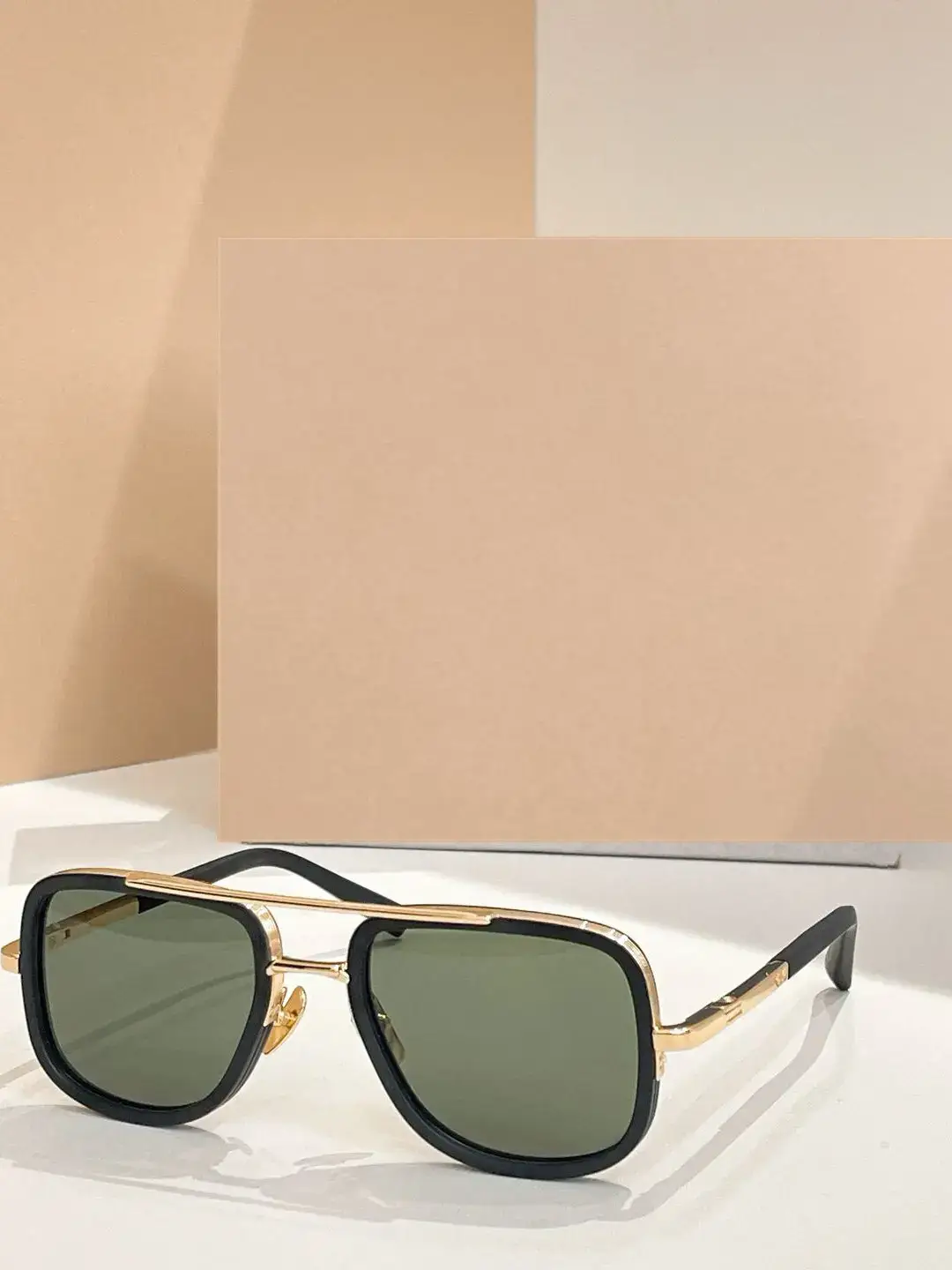 Fashionable New Sunglasses, High Quality, Versatile, Stylish, Trendy, with a Square Frame Made of 412 Material