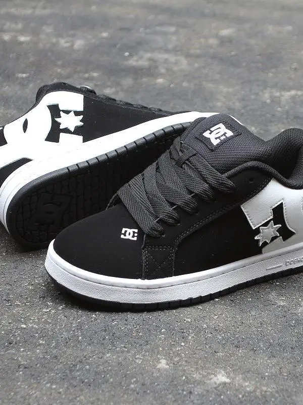 Thick Tongue Dc Low Ankle Skateboard Shoes Leather Plaid Abrasion Resistant Breathable Outsole Bread Shoes Men and Women Sneakers Graffik