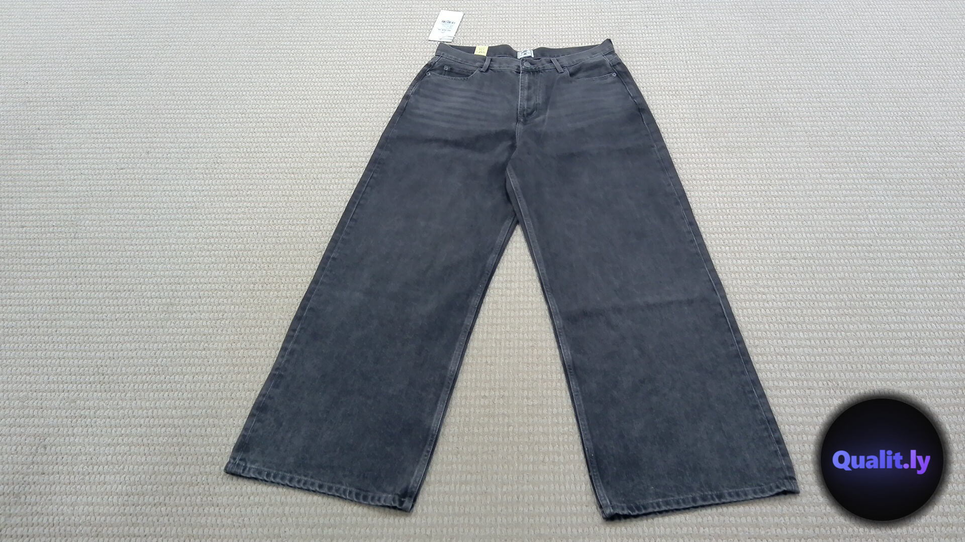 Unknown Jeans QC