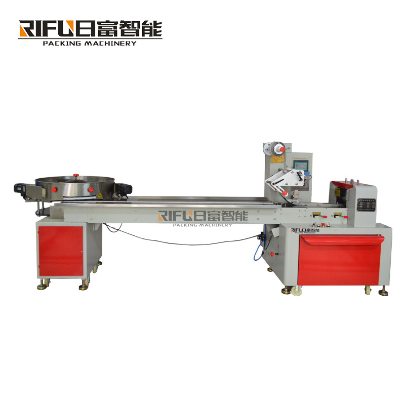 Full-automatic pillow particle packaging machine cat food dog food packaging machine nuts dried fruit candy packaging machine