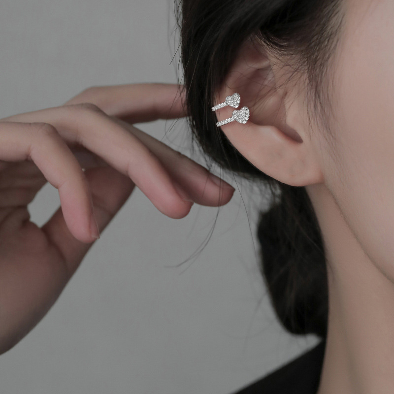 Heart-Shaped Zircon Ear Cuff with Full Diamond Embellishment, No Ear Piercing Needed, Exquisite Light Luxury, High-End Feel, Sparkling Diamond Double-Layer Design