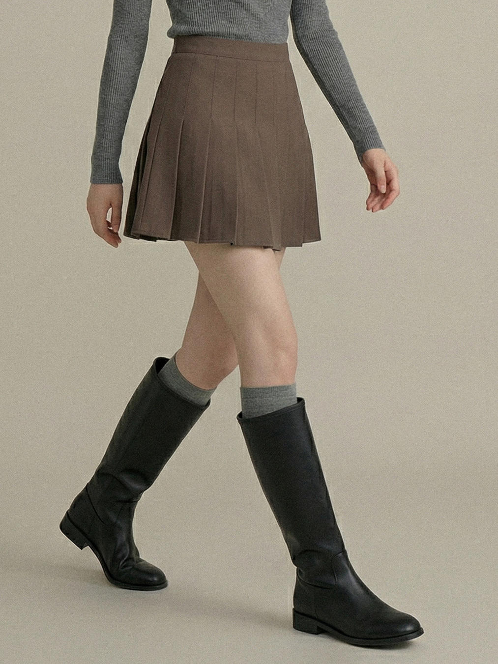 [Ge Ming] College-Style Solid Color High-Waisted Pleated Skirt for Women, New Winter Korean Commuter Short Skirt N625H