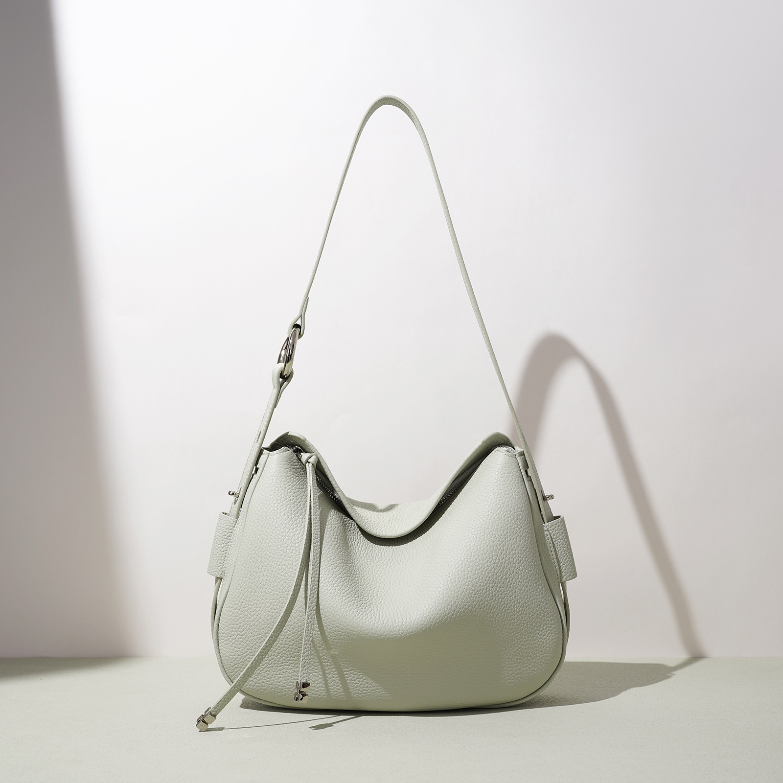 2026 Trendy New Bags for Early Spring, High-End Shoulder Underarm Bags, Niche Crossbody Bags, Versatile Women's Bags