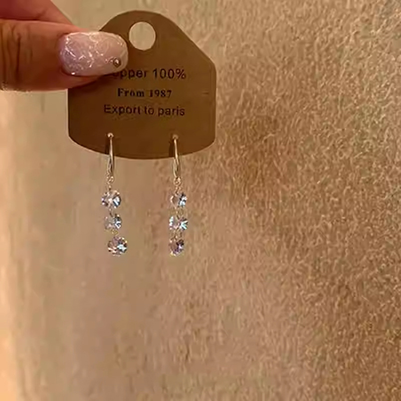 Korean and Japanese Zircon Water Drop Pendant Earrings, Fashionable Versatile Commuter Style, Elegant and Unique Earrings, Light Luxury High-End Earrings for Women