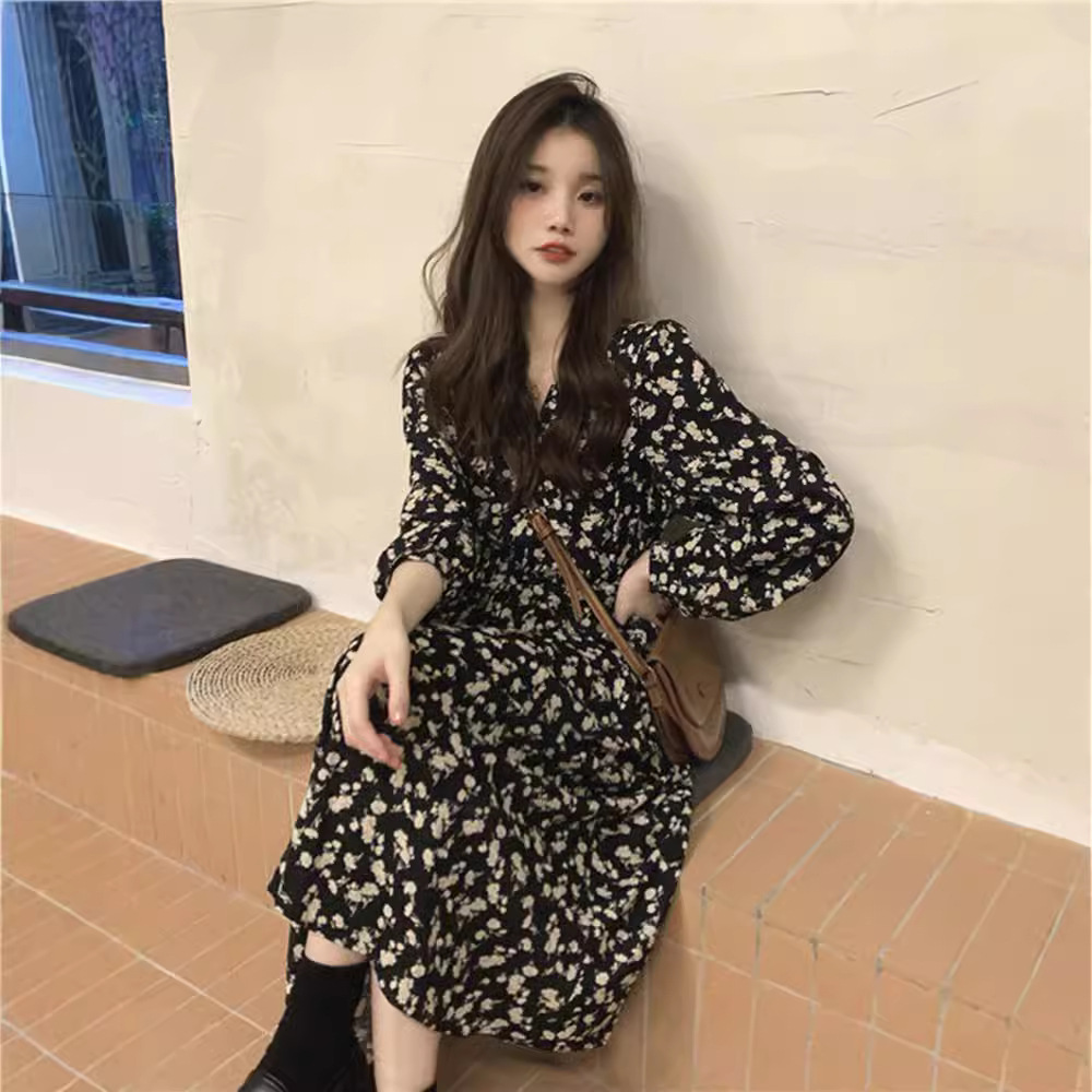 Hepburn-Style Floral V-Neck Dress for Women, Autumn 2026 New Model, Long Over-The-Knee High-Waist Elegant Long-Sleeve A-Line Dress