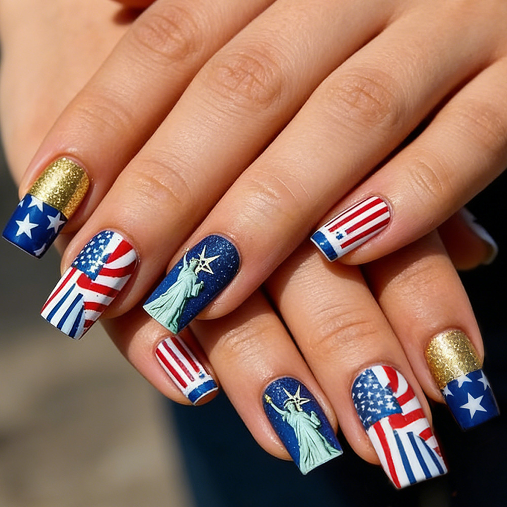 New American Independence Day Nail Art with Flag, Statue of Liberty, and Five-Pointed Star, Glossy Wearable Nails, 24 Pieces, Removable Fake Nails