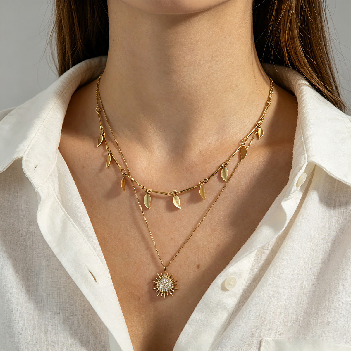 Cross-Border Light Luxury Water Drop Disc Design Niche Necklace for Women, Diamond-Encrusted Sunflower High-End Clavicle Chain for Women
