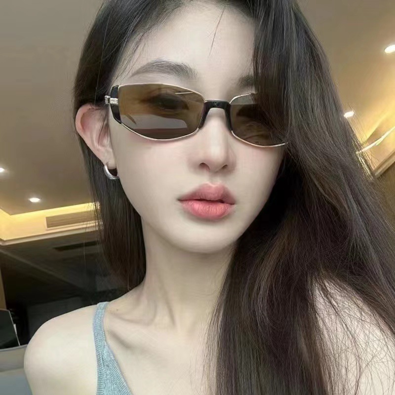 2024 New Modern Retro High-end Sense Brown Narrow Glasses Small Brown Women's Round Face Slimming Cat's Eye Sunglasses Too