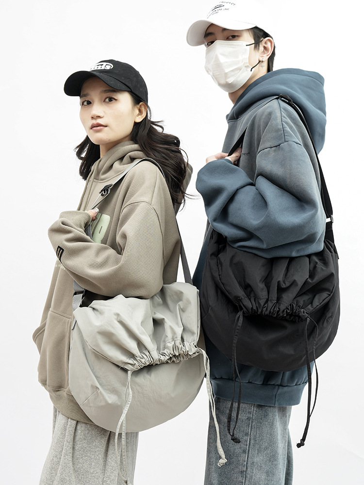 Couple's Drawstring Crossbody Bag Large Capacity Folding Messenger Bag Unisex Tramp Bag Solid Color All-match Shoulder Bag