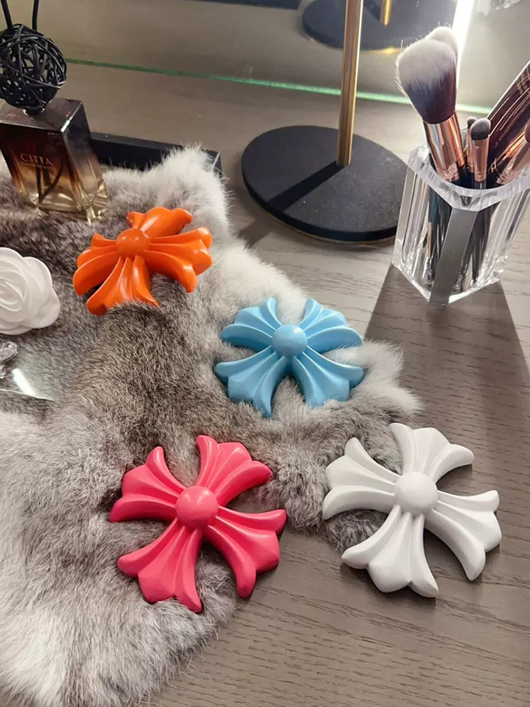 Gorgeous and Luxurious European-Style Floral Cross, Handcrafted with a Frosted, Vintage Finish, Home and Office Art Desktop Ornament, Paperweight