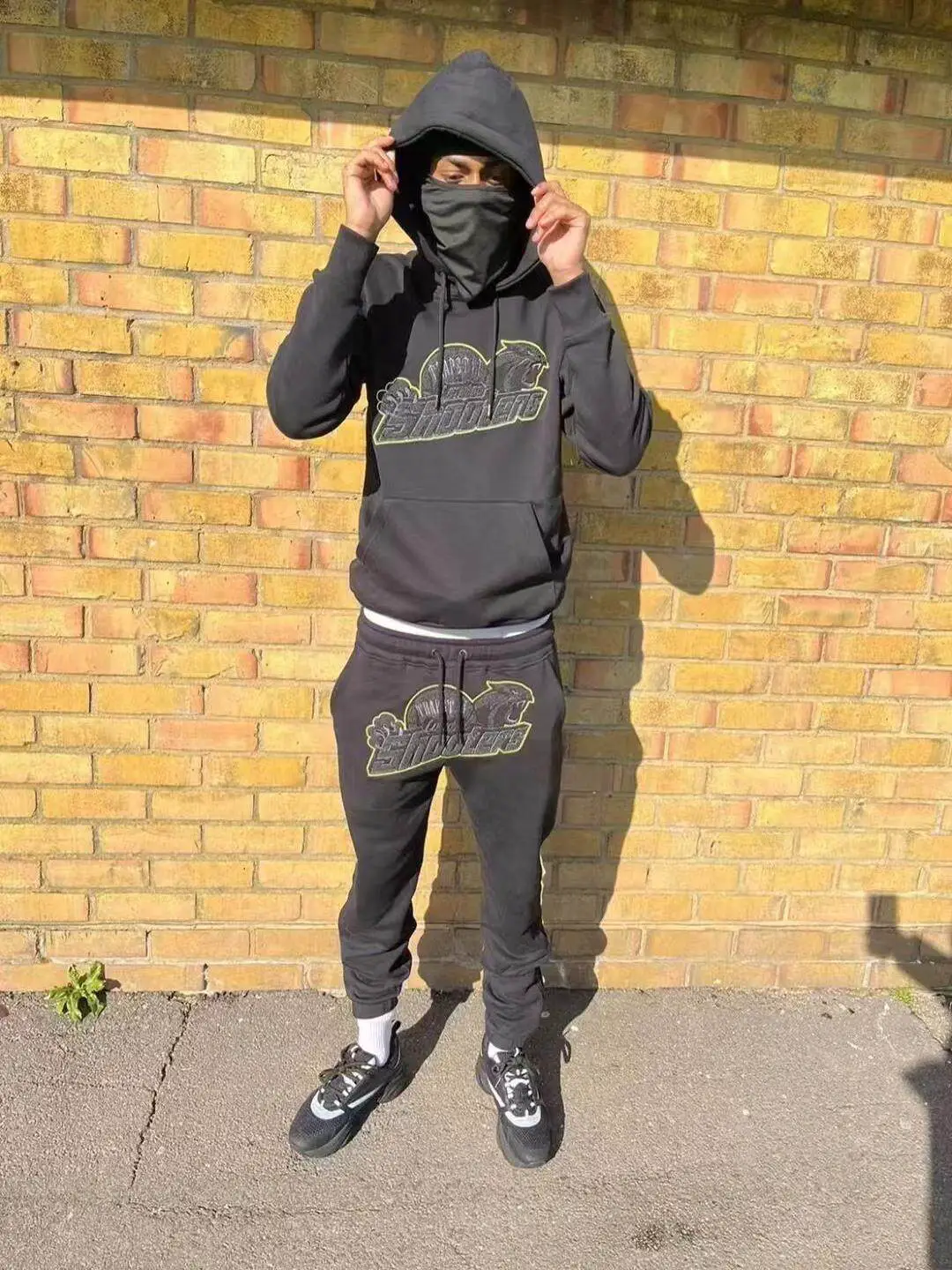 Trapstar leisure sports suit heavy industry tiger head towel velvet embroidered hooded sweatshirt, men's and women's fashion brand pants winter