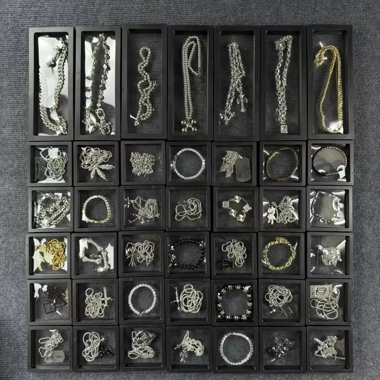 Famous brand jewelry is randomly distributed and cannot be returned or exchanged.