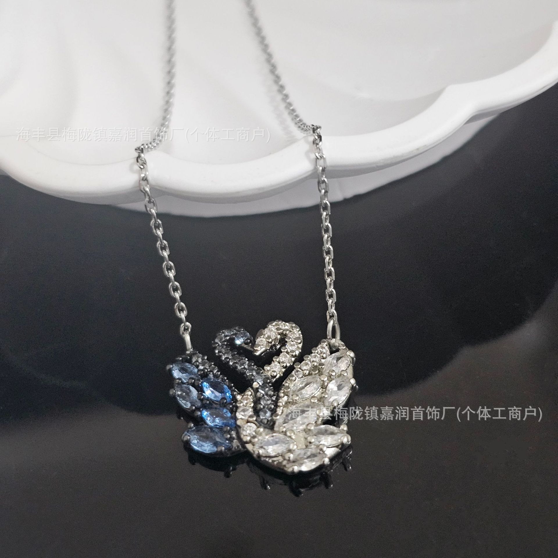 Shi Jia Swan Black and White Swan Necklace Series suit Holding Goose Pendant Gift Light Luxury Niche Cross-border Jewelry QC-foto från 1688 på Qualit.ly