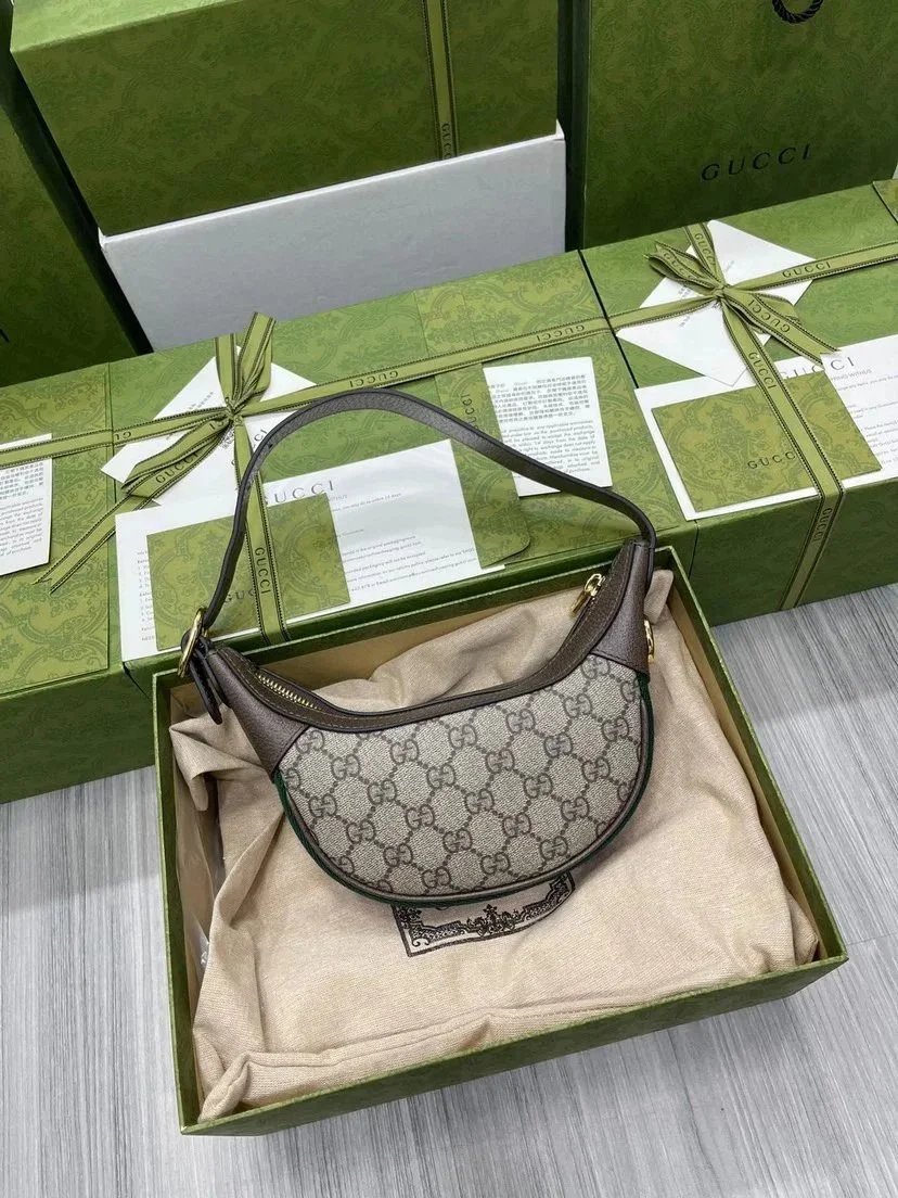gu* 658551 啡色女包 尺寸：20x15x5 cm