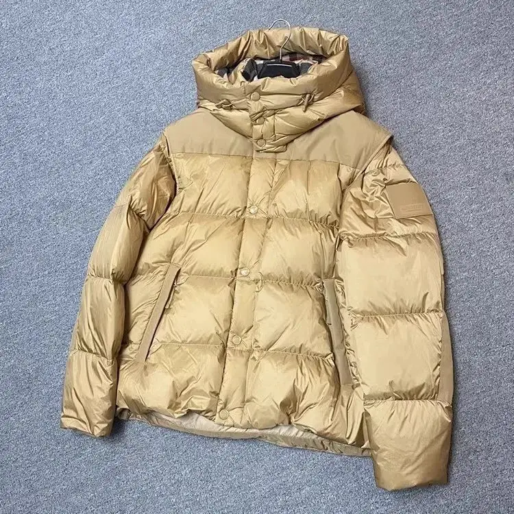 Bur*be*rry Top-quality Hooded Down Jacket with Removable Sleeves