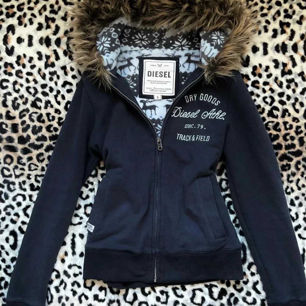 American retro fur collar hooded sweatshirt with zipper and cardigan, printed with letters for spring, autumn, and winter short styles, slim fit and slimming jacket