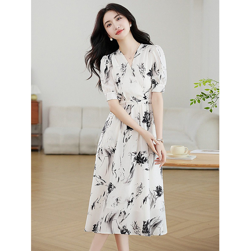 White Floral Dress for Women, 2026 Summer New Style, Elegant Waist-Cinching, High-End Exquisite French Tea Break Style, Petite Long Dress