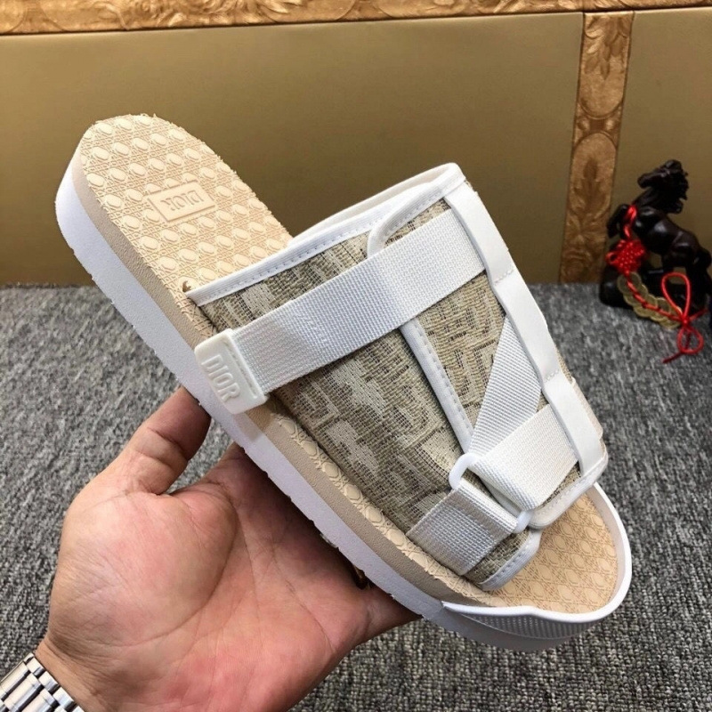 European Fashion Brand Men's Slippers 2025 Summer Latest Explosions Slippers Fashion Trend Lightweight Non-Slip Sandals and Slippers Foto QC de 1688 na Qualit.ly