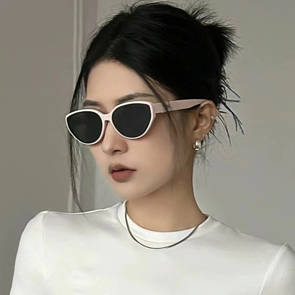 Fashionable Cat-Eye Sunglasses for Women, New Style That Makes the Face Look Smaller, High-End, Sun Protection, Uv Protection, Square White Frame, Polarized Sunglasses