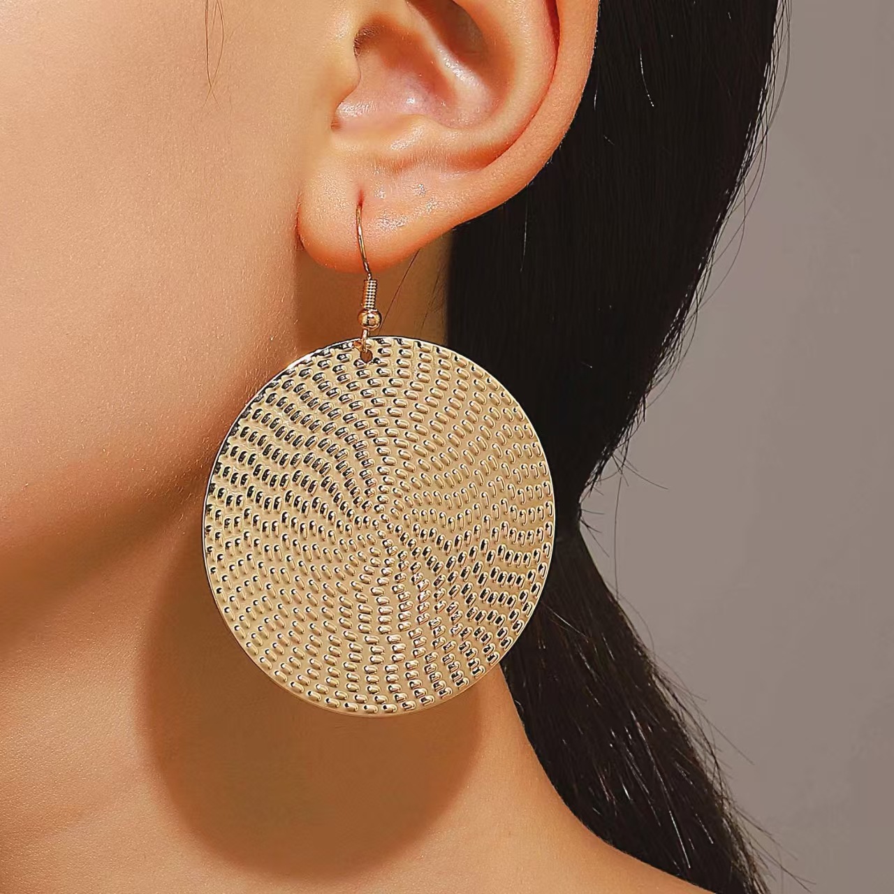 Cross-border earrings Europe and the United States exaggerated alloy plating ring earrings foreign trade Amazon retro temperament round earrings