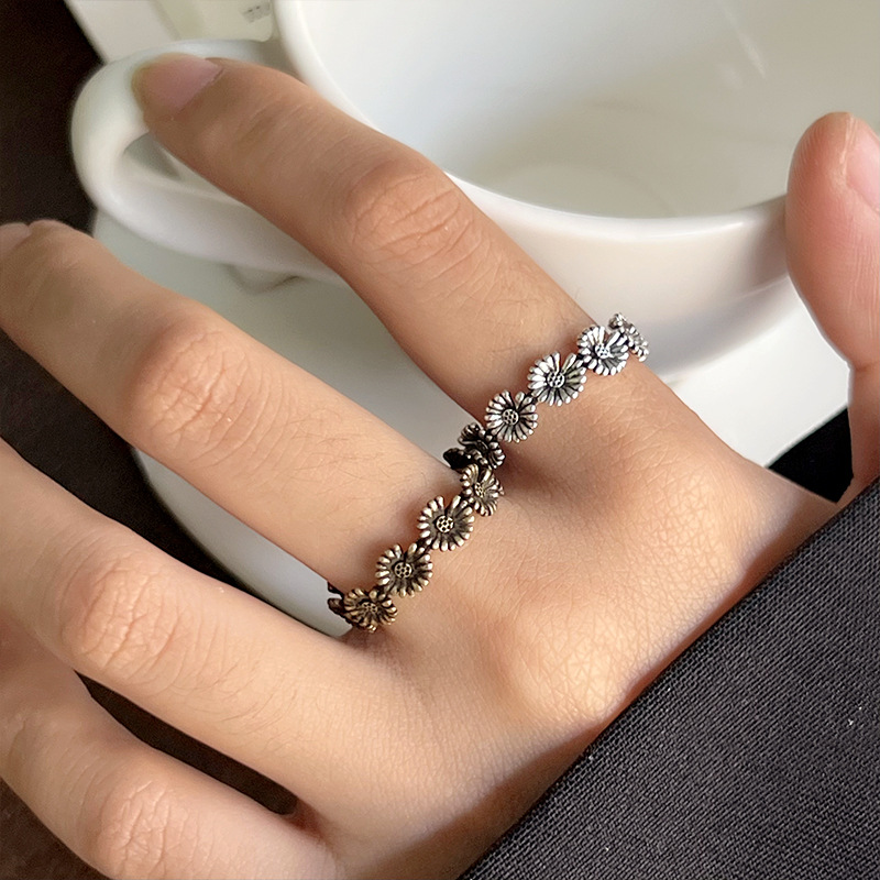Lan Zhi Japanese and Korean Style Vintage Daisy Ring Female Niche Design Open Ring Red Riding Book Explosion 925 Silver Ring