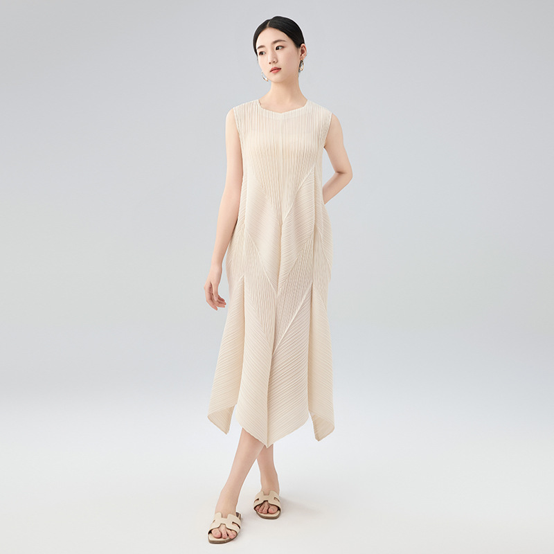 Wholesale Pleated Clothing 25 Summer Floral Bud Dress with Irregular Hem Design, Fashionable V-Neck Long Dress with Stylish Temperament