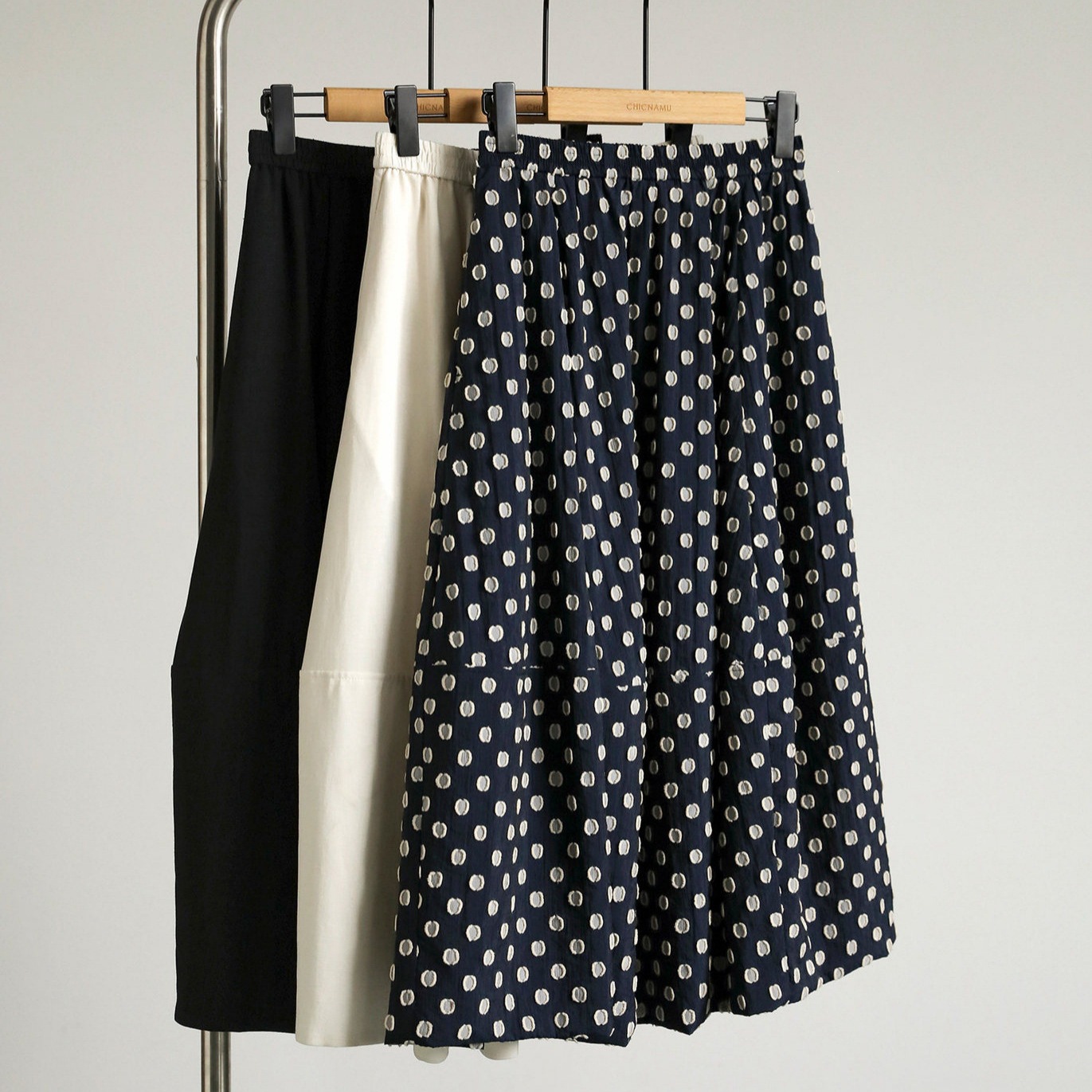 Clothing Inspiration: Three-Dimensional Polka Dot Linen American Acetate Elastic Waist Flower Bud-Shaped Skirt, Available for Dropshipping