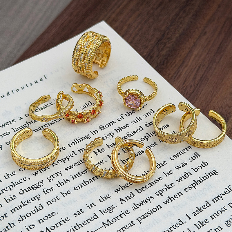 Vintage Retro Luxury Gold Inlaid Diamond Colored Gemstone Zircon Adjustable Ring with a High-End Feel