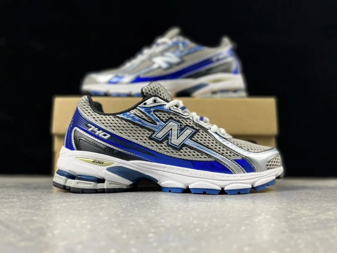New Balance 740