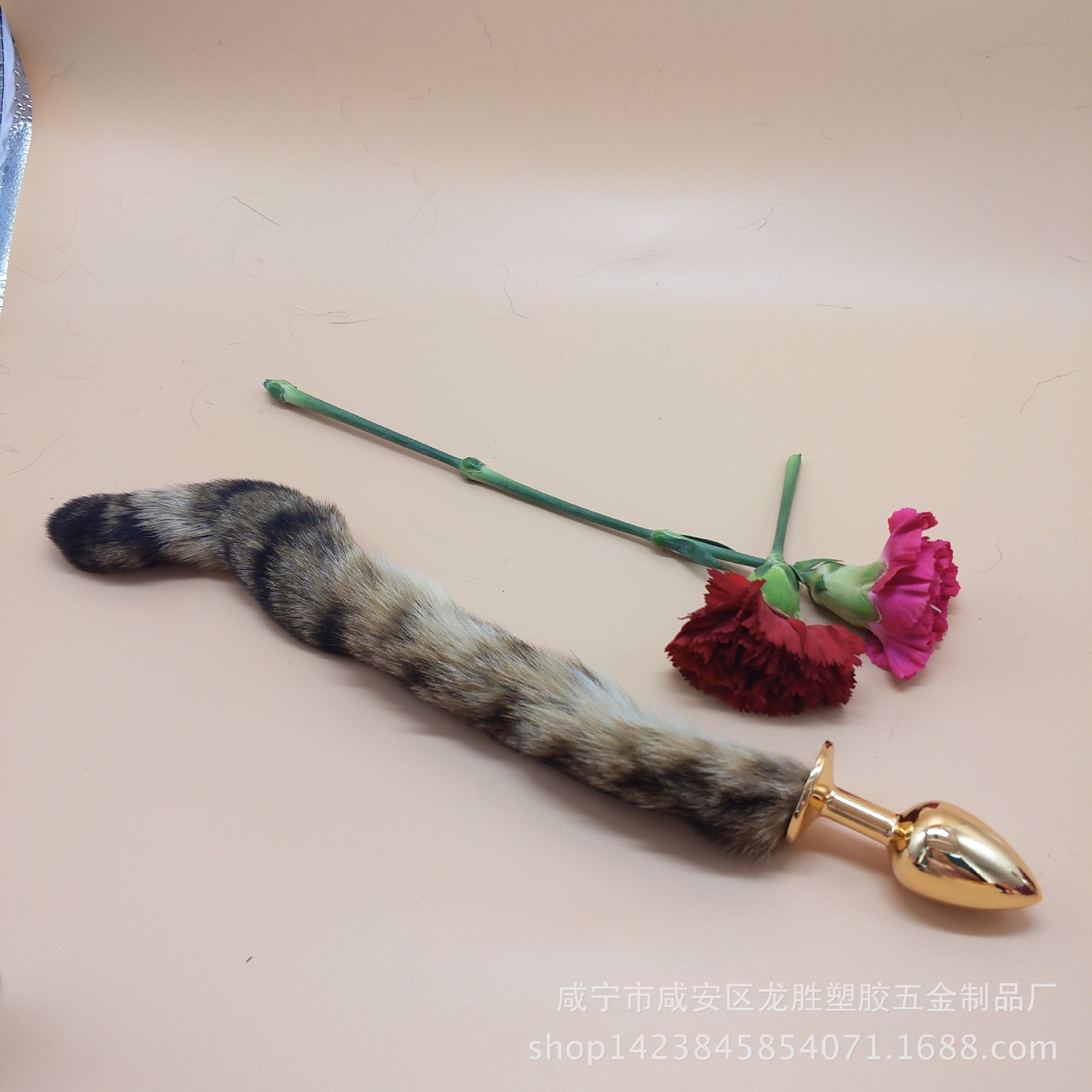 Factory wholesale golden trumpet South fox tail back court anal plug golden thread South fox tail