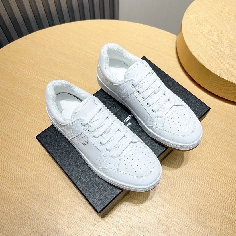 【SAINT LAURENT】圣罗兰 SL61春夏最新爆款休闲系列…原版购入  ，新鲜血液注入加休闲复古的设计，超好看百搭，鞋面采用牛皮冲孔拼接组合，侧面烫金标识性logo，无中底套楦
