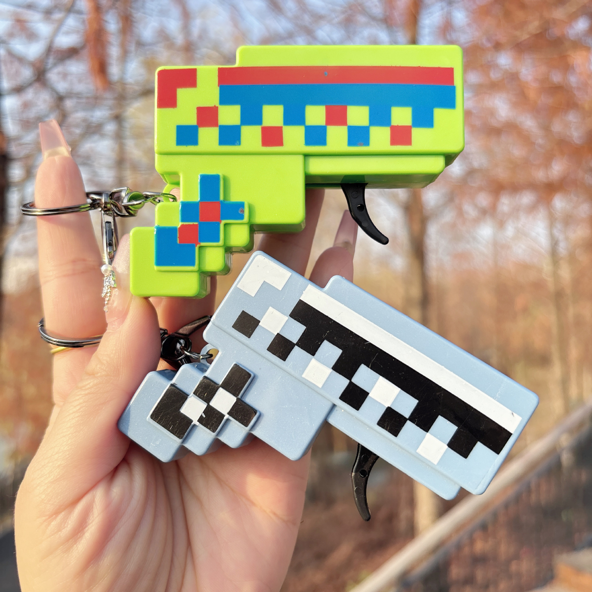 Minecraft Flint Pistol Keychain That Sparks, Creative Game Merchandise Toy, Small Backpack Pendant for Boys