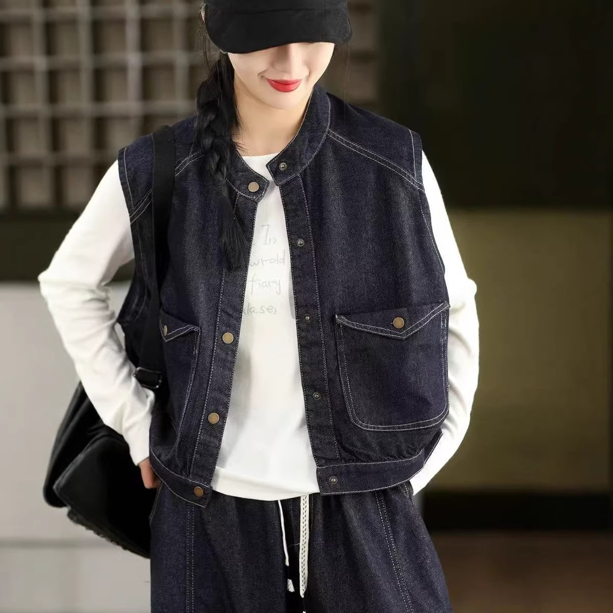 2026 Spring Casual Denim Sleeveless Vest for Women, Fashionable Contrast Stitching, Stand Collar, Single-Breasted Vest Outerwear